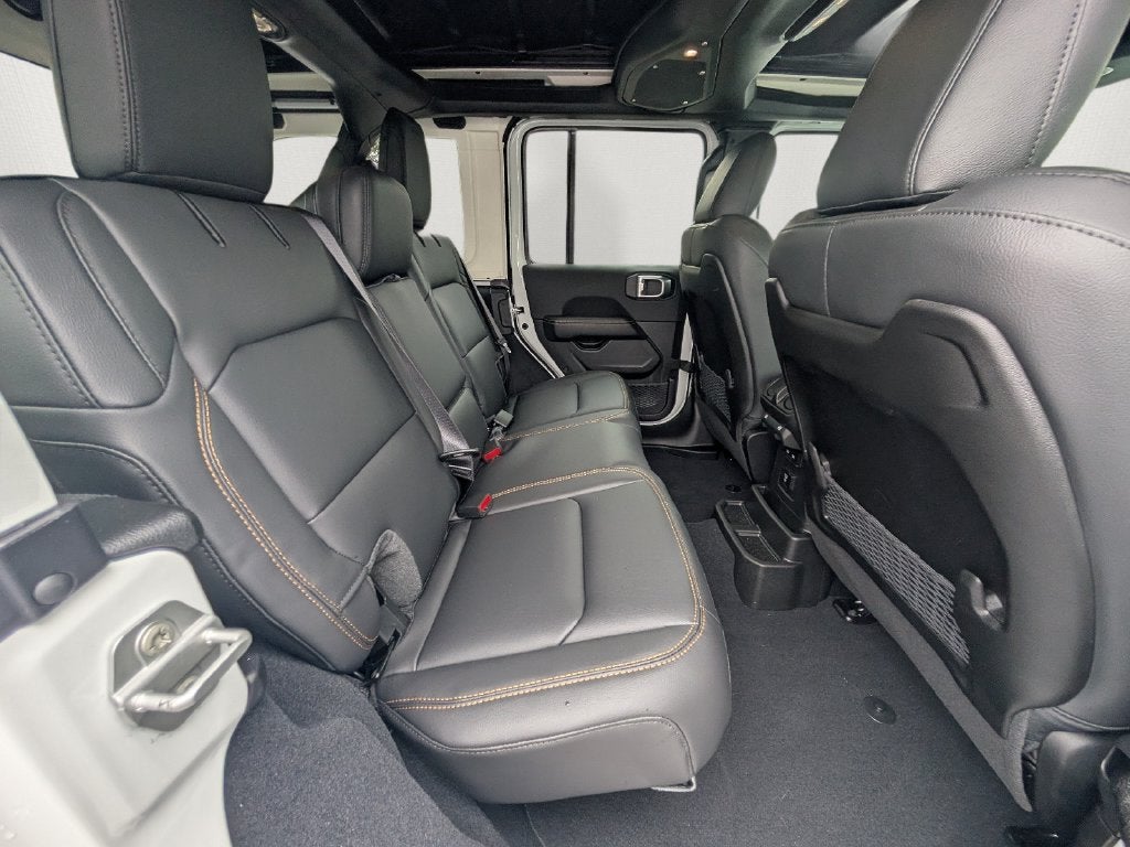 2027 Jeep Wrangler WRANGLER 4-DOOR SAHARA