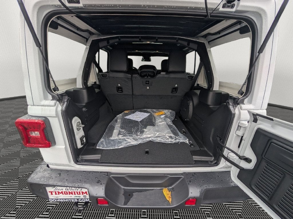2027 Jeep Wrangler WRANGLER 4-DOOR SAHARA