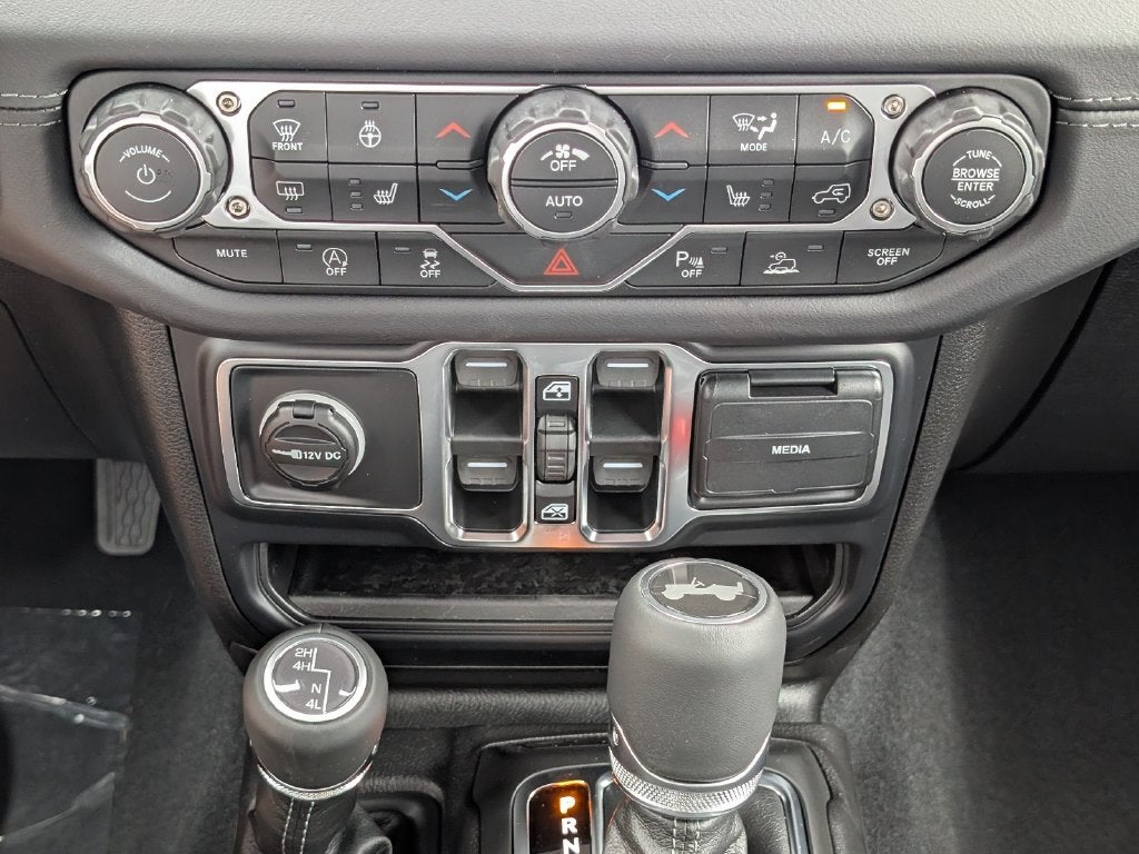 2027 Jeep Wrangler WRANGLER 4-DOOR SAHARA