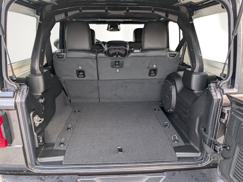 2027 Jeep Wrangler WRANGLER 4-DOOR SAHARA