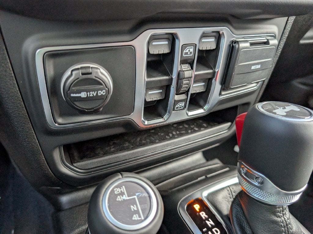 2027 Jeep Wrangler WRANGLER 4-DOOR SAHARA