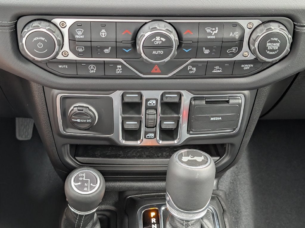 2027 Jeep Wrangler WRANGLER 4-DOOR SAHARA