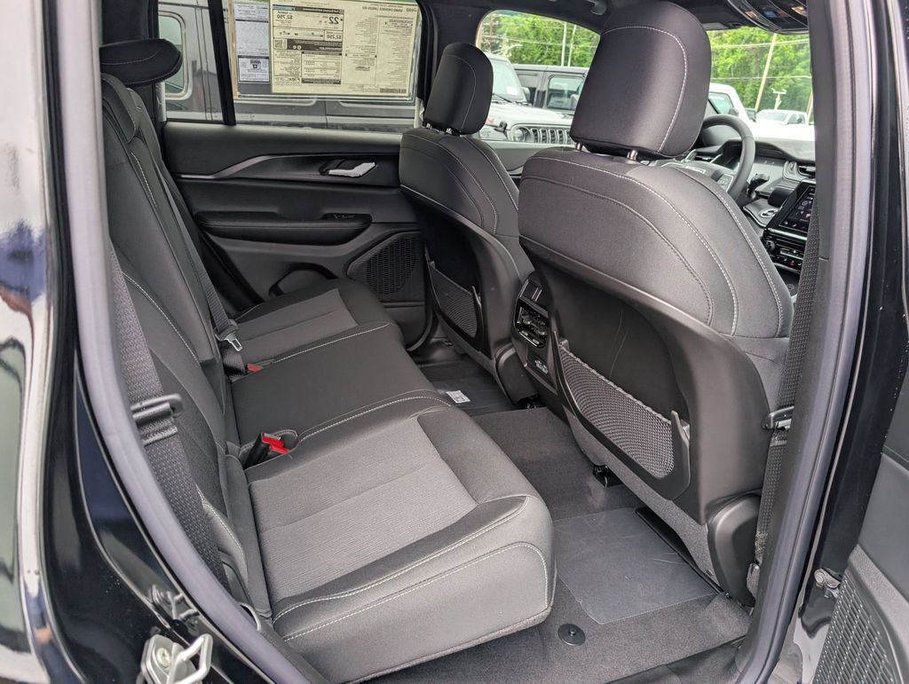 2026 Jeep Grand Cherokee GRAND CHEROKEE LAREDO 4X4