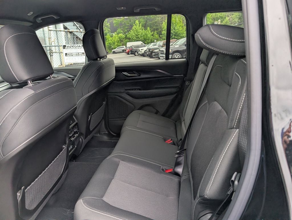 2026 Jeep Grand Cherokee GRAND CHEROKEE LAREDO 4X4
