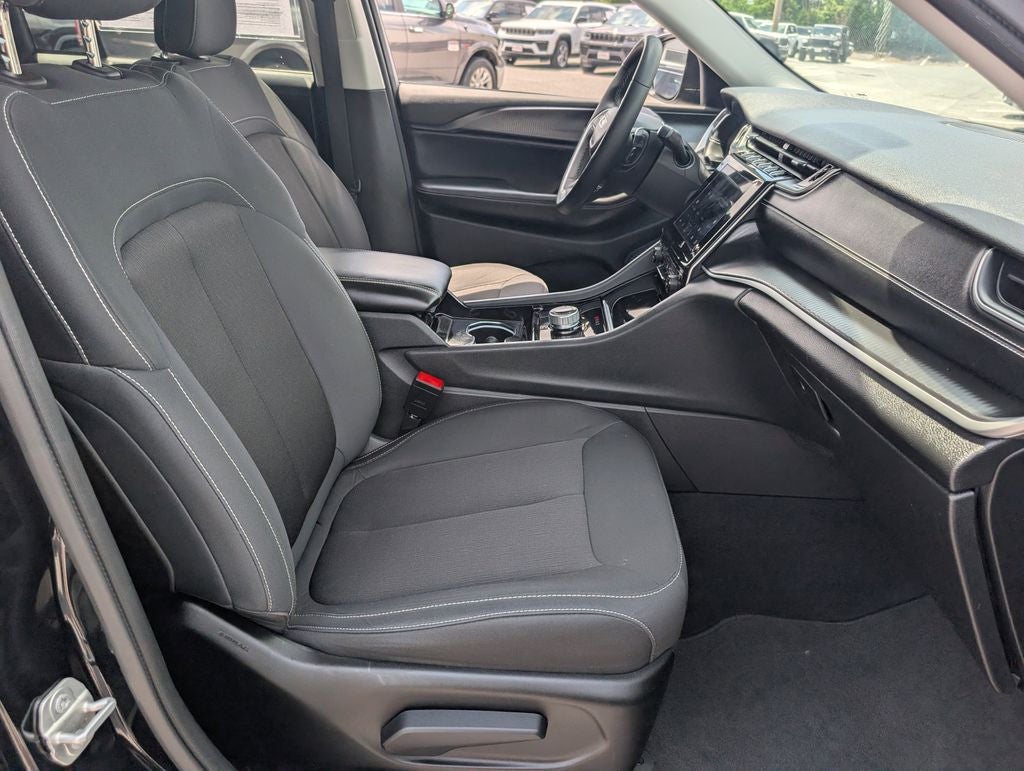 2023 Jeep Grand Cherokee Laredo 4x4