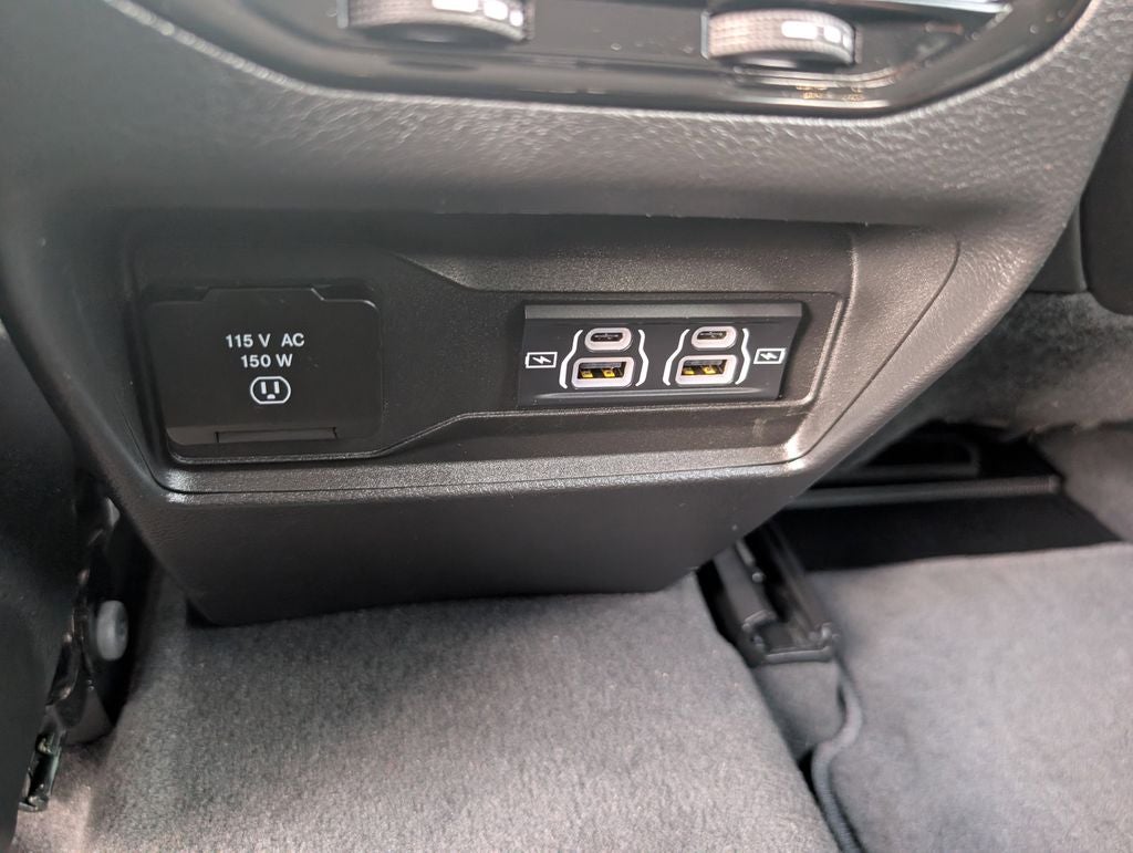 2023 Jeep Grand Cherokee Laredo 4x4
