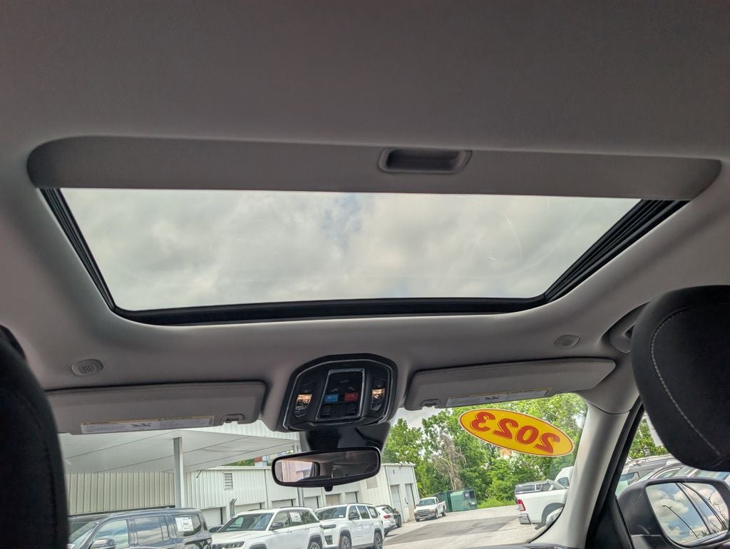 2023 Jeep Grand Cherokee Laredo 4x4