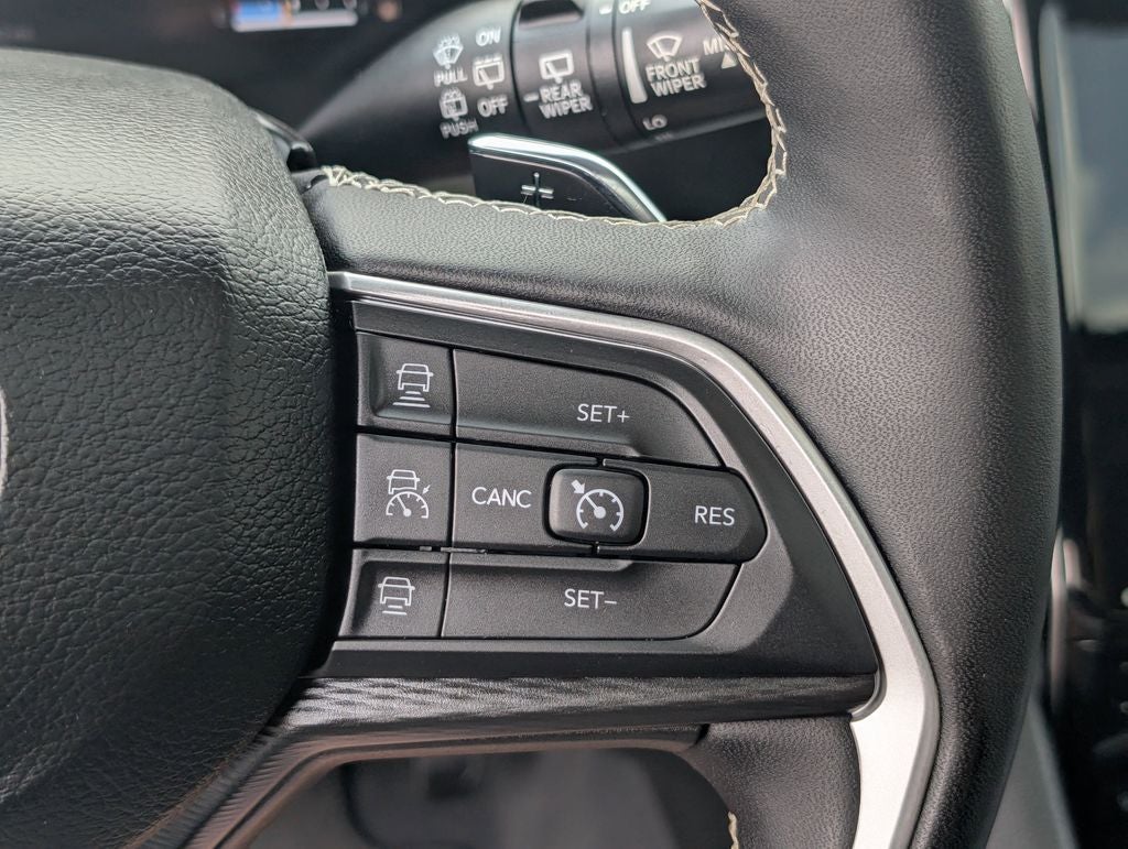 2023 Jeep Grand Cherokee Laredo 4x4
