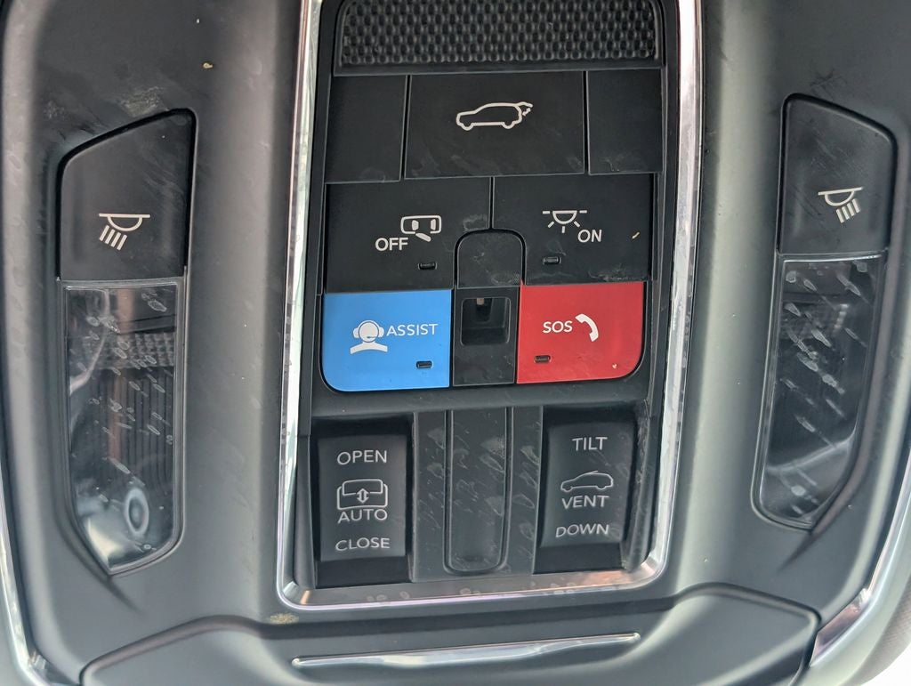 2023 Jeep Grand Cherokee Laredo 4x4