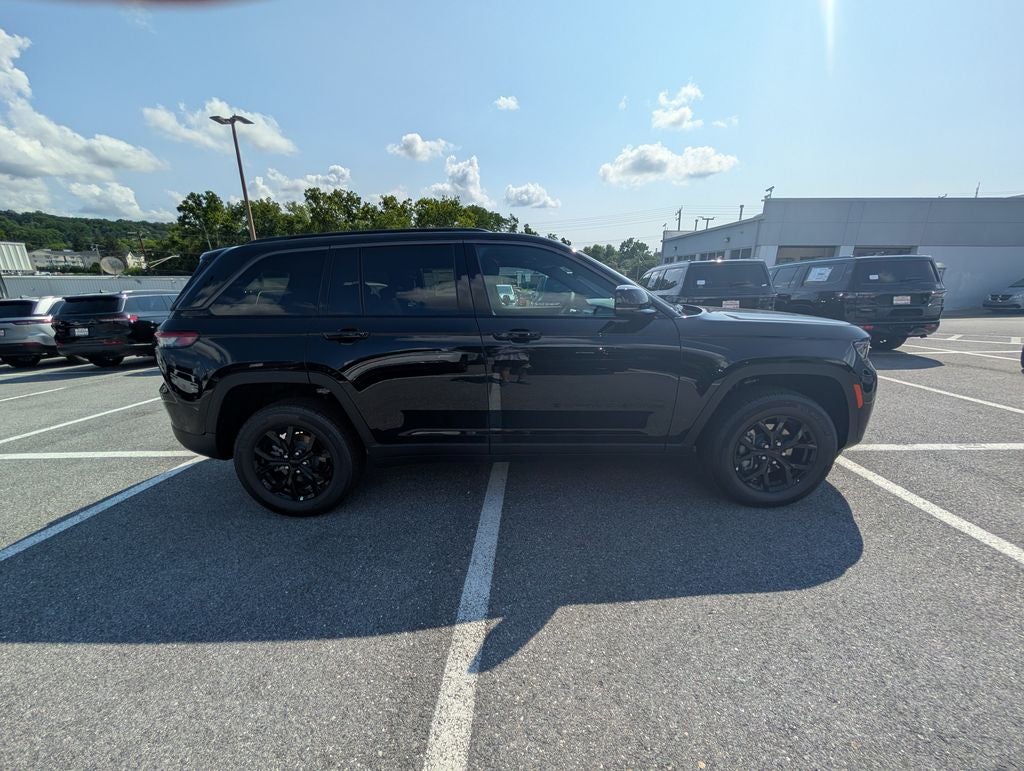 2026 Jeep Grand Cherokee GRAND CHEROKEE LAREDO ALTITUDE 4X4
