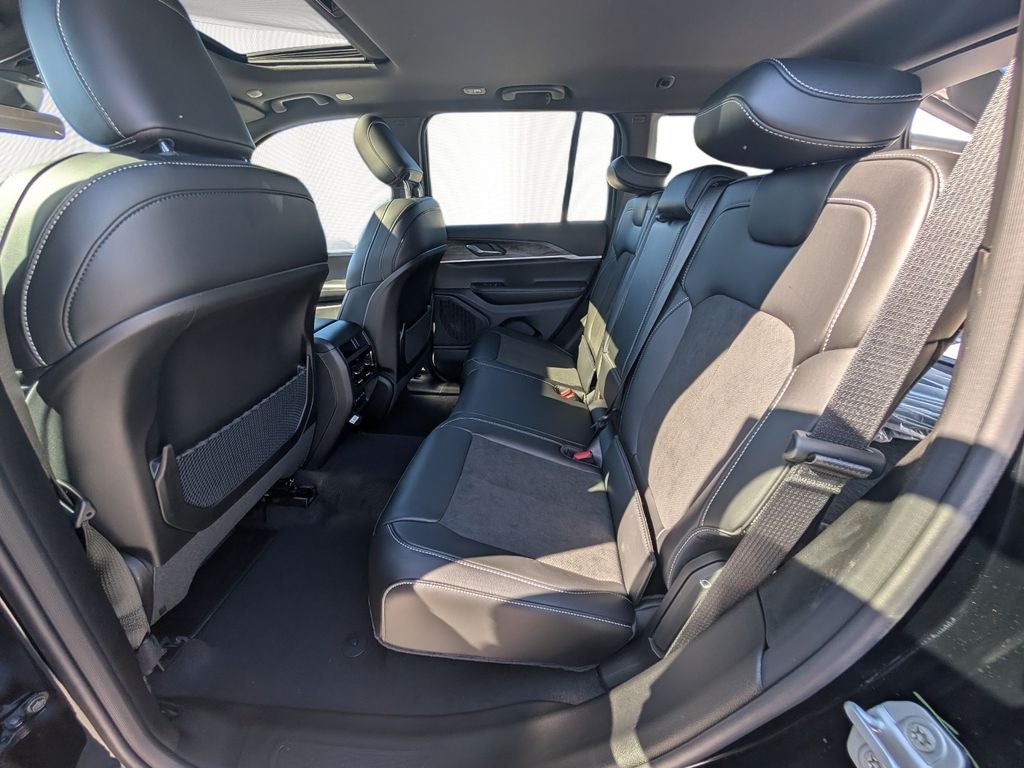 2027 Jeep Grand Cherokee GRAND CHEROKEE LAREDO ALTITUDE 4X4