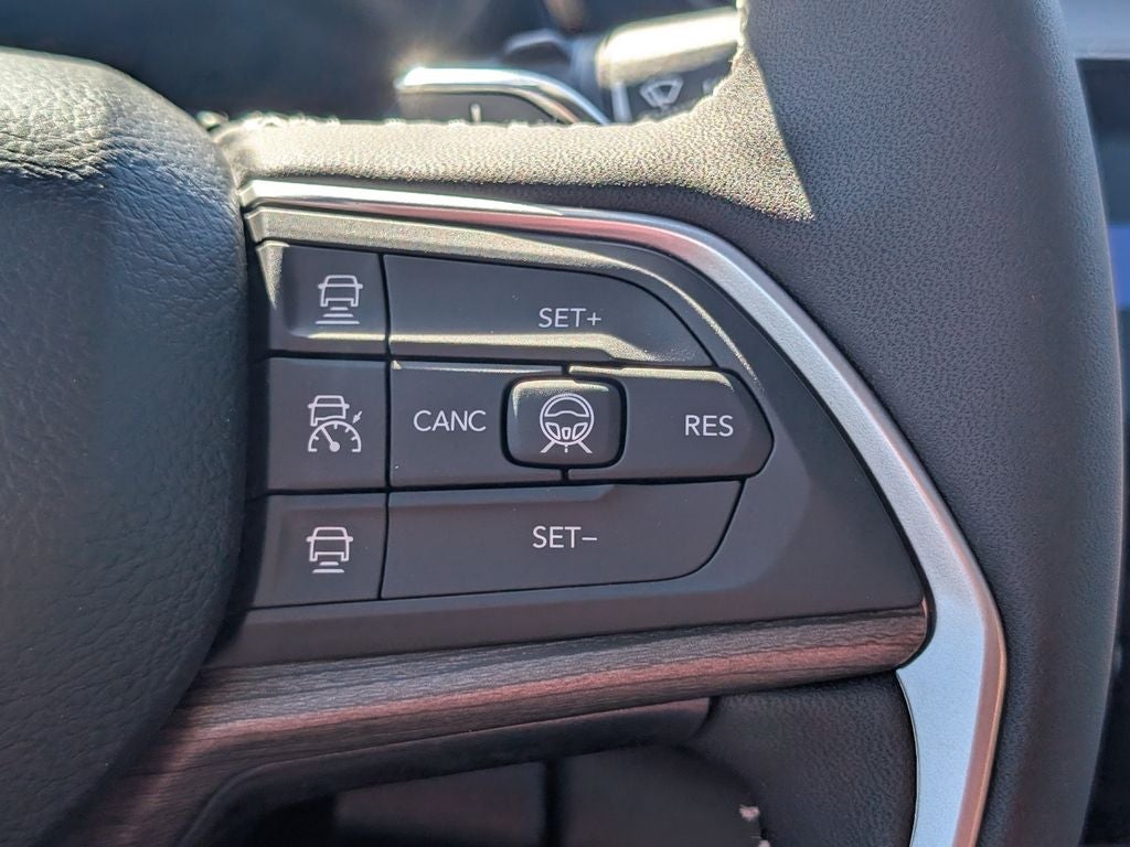 2027 Jeep Grand Cherokee GRAND CHEROKEE LAREDO ALTITUDE 4X4