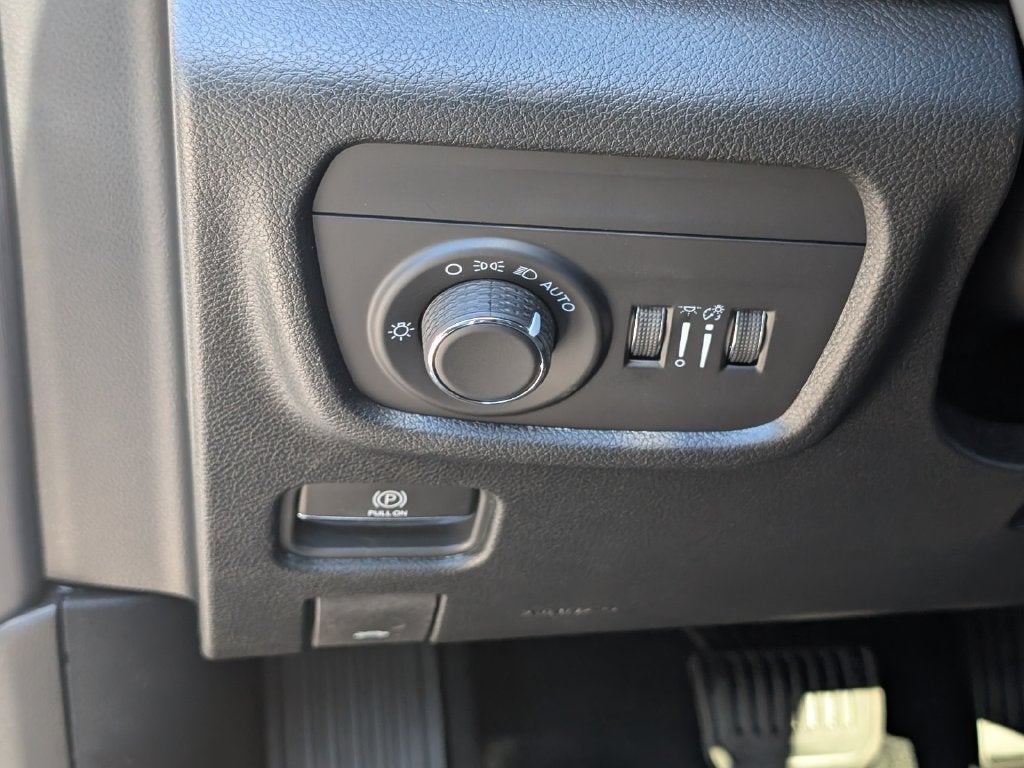 2027 Jeep Grand Cherokee GRAND CHEROKEE LAREDO ALTITUDE 4X4
