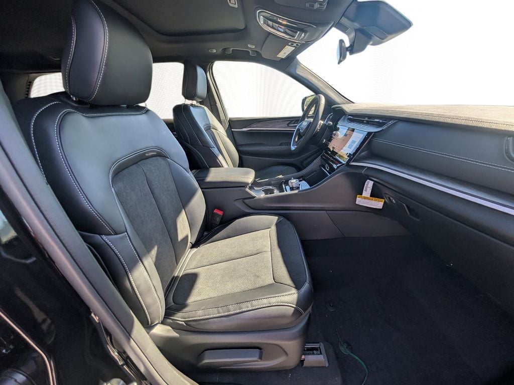 2027 Jeep Grand Cherokee GRAND CHEROKEE LAREDO ALTITUDE 4X4