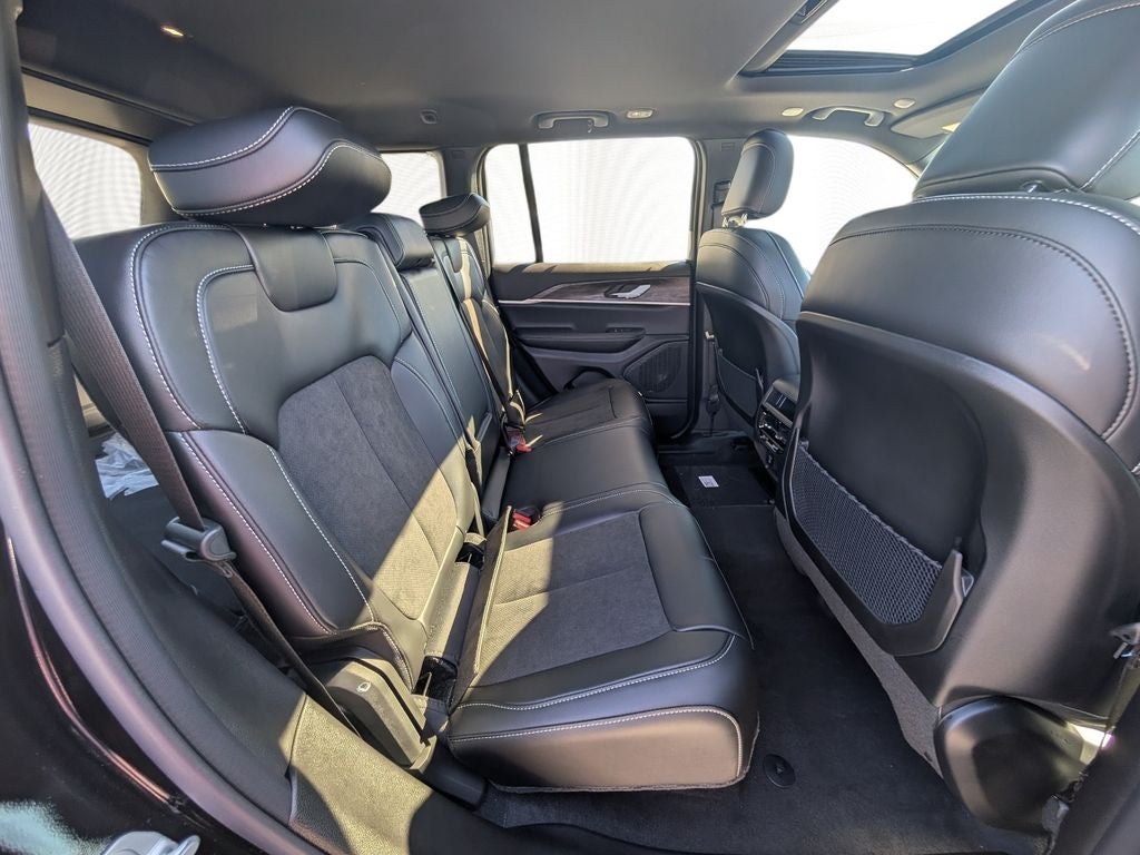 2027 Jeep Grand Cherokee GRAND CHEROKEE LAREDO ALTITUDE 4X4