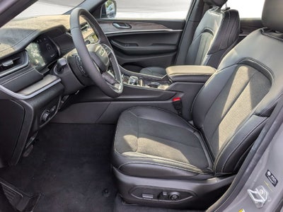 2027 Jeep Grand Cherokee GRAND CHEROKEE LAREDO ALTITUDE 4X4