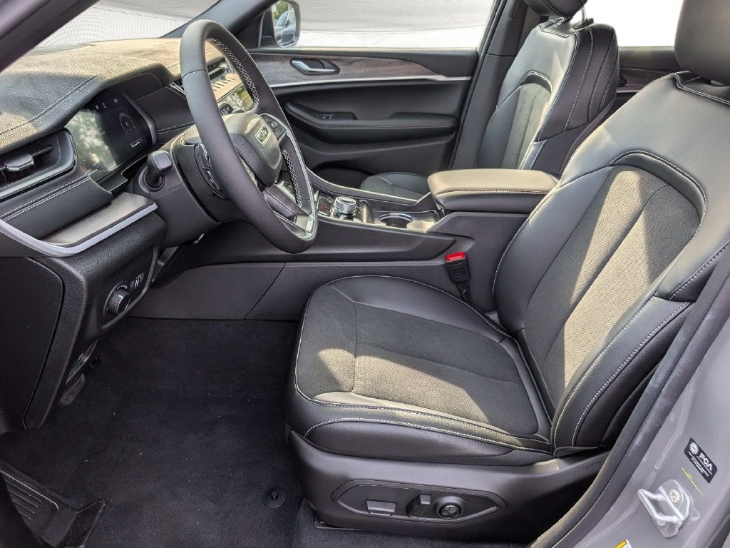 2027 Jeep Grand Cherokee GRAND CHEROKEE LAREDO ALTITUDE 4X4