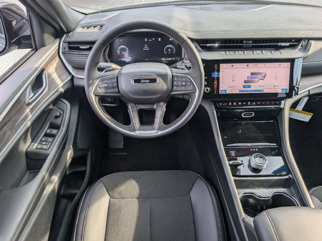 2027 Jeep Grand Cherokee GRAND CHEROKEE LAREDO ALTITUDE 4X4