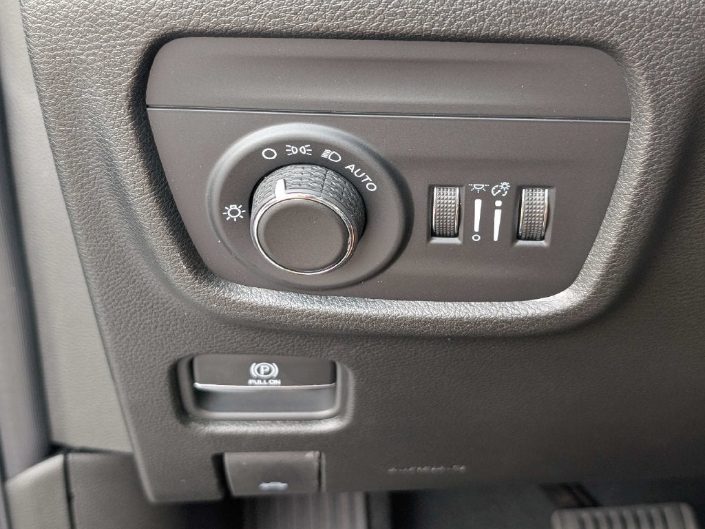 2027 Jeep Grand Cherokee GRAND CHEROKEE LAREDO ALTITUDE 4X4