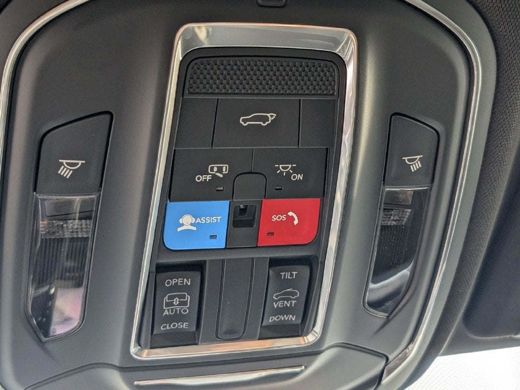 2027 Jeep Grand Cherokee GRAND CHEROKEE LAREDO ALTITUDE 4X4