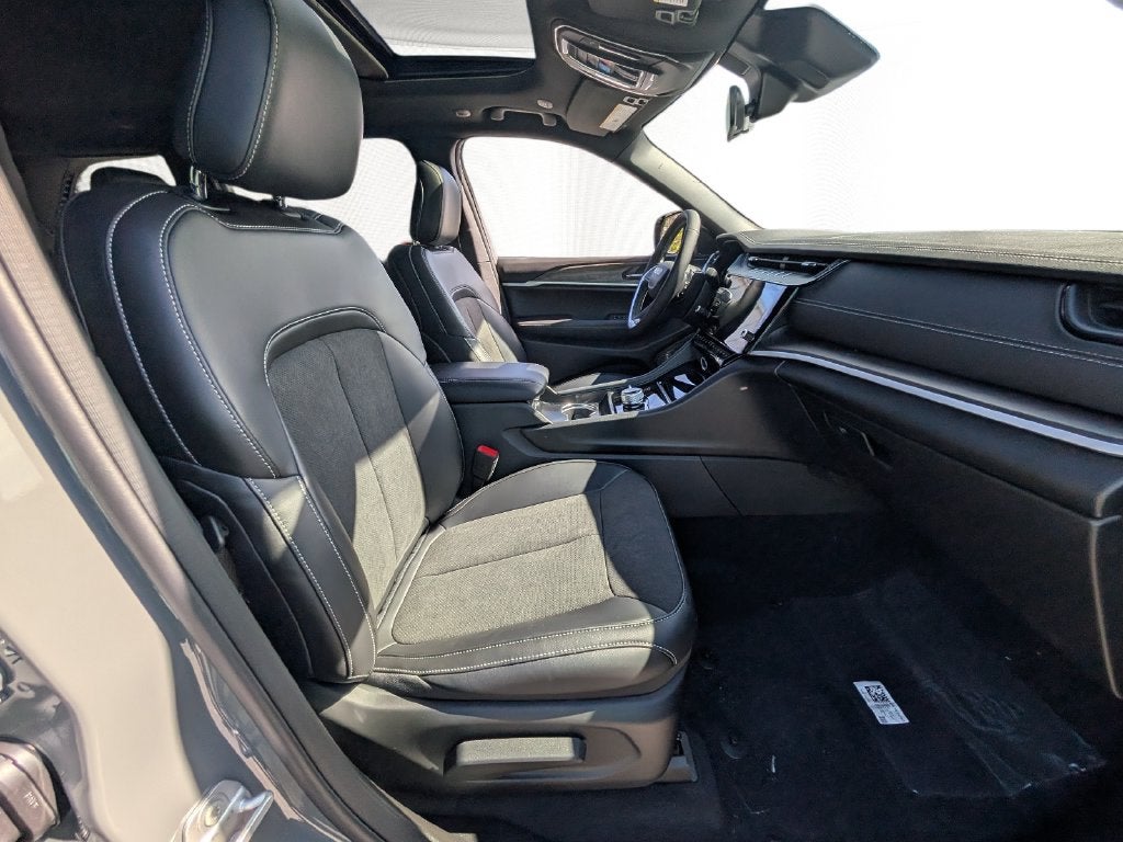 2027 Jeep Grand Cherokee GRAND CHEROKEE LAREDO ALTITUDE 4X4
