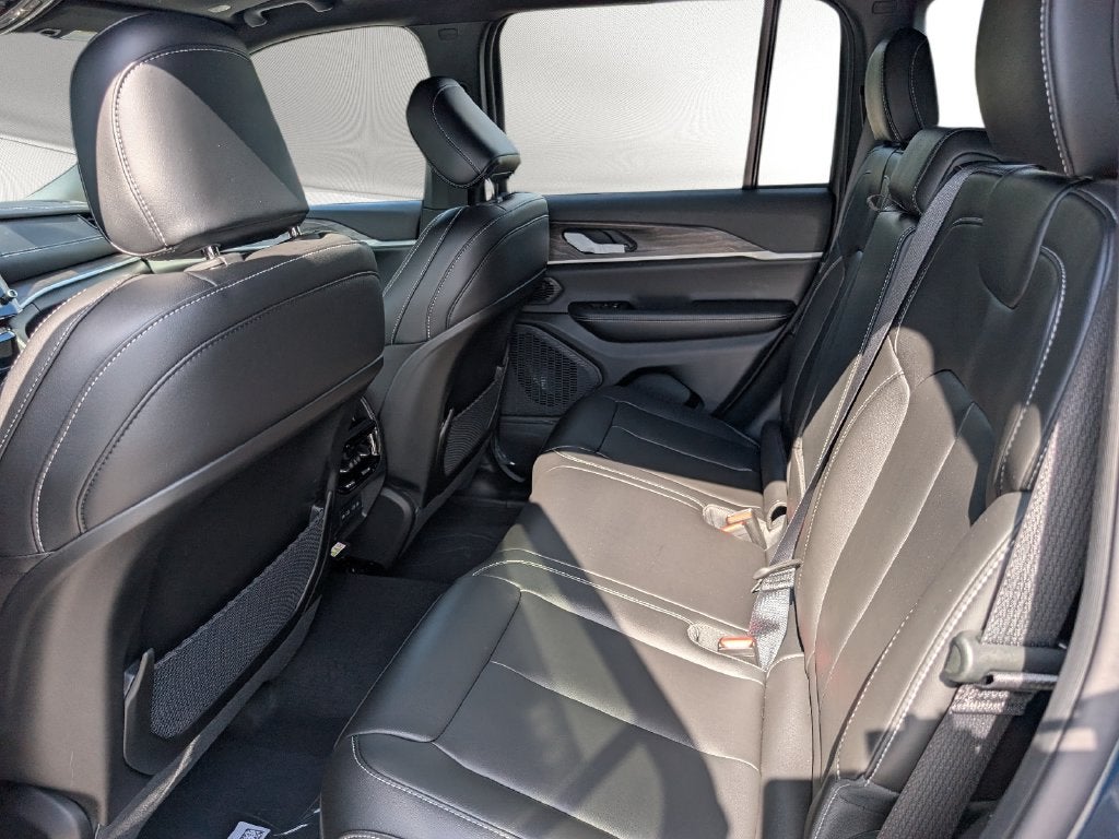 2027 Jeep Grand Cherokee GRAND CHEROKEE LIMITED 4X4