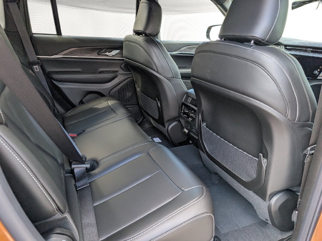 2027 Jeep Grand Cherokee GRAND CHEROKEE LIMITED 4X4