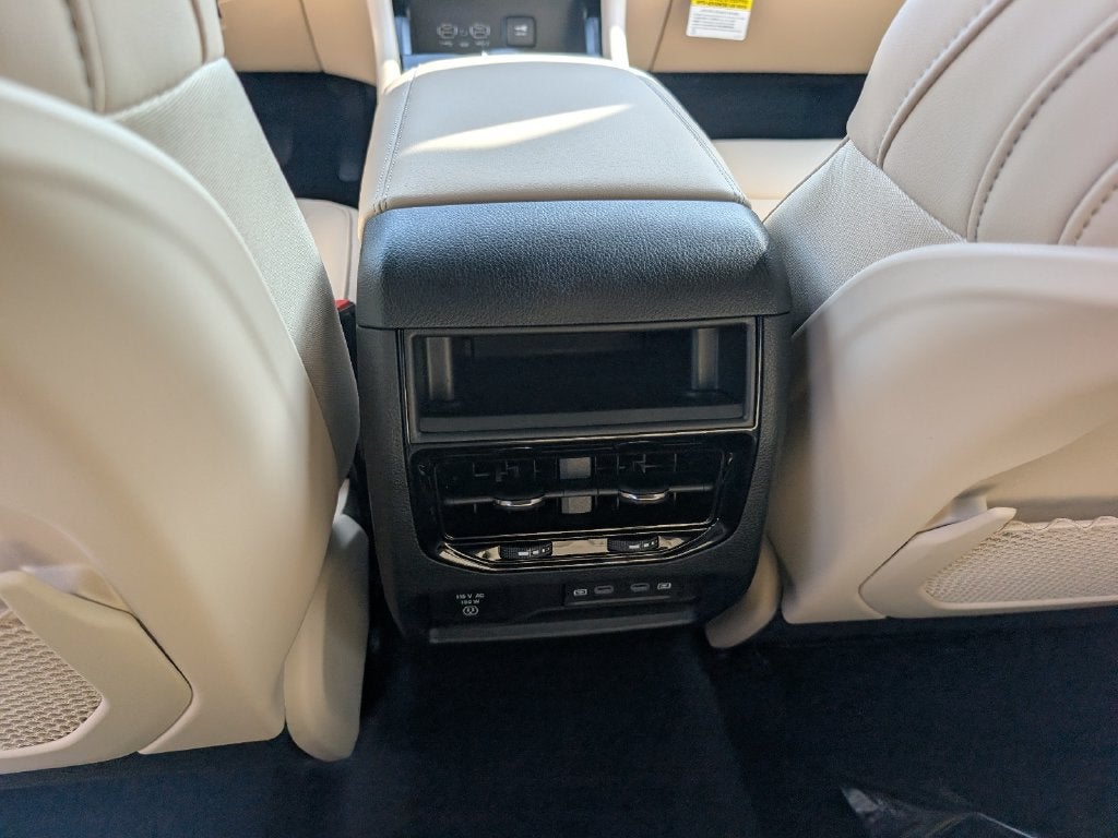 2027 Jeep Grand Cherokee GRAND CHEROKEE LIMITED 4X4