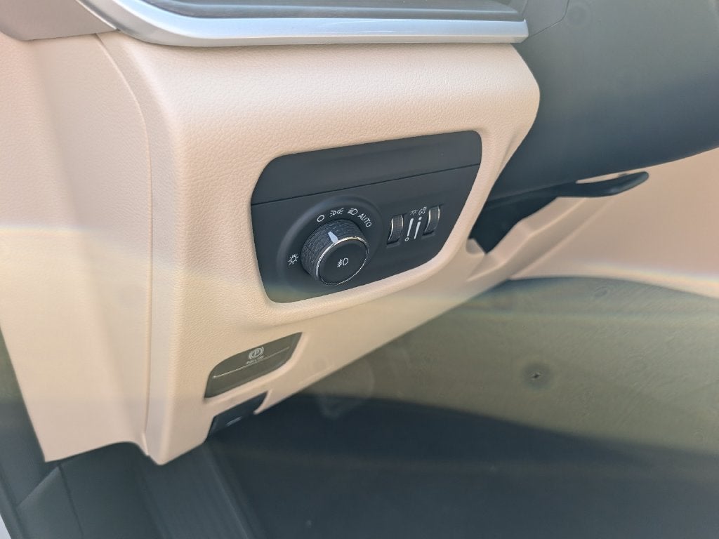 2027 Jeep Grand Cherokee GRAND CHEROKEE LIMITED 4X4