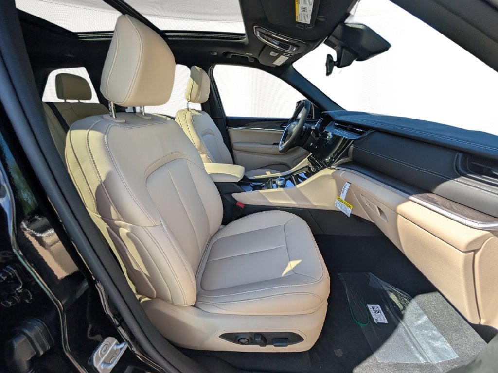 2027 Jeep Grand Cherokee GRAND CHEROKEE LIMITED 4X4