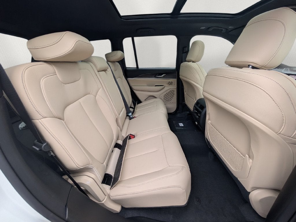 2027 Jeep Grand Cherokee GRAND CHEROKEE LIMITED 4X4
