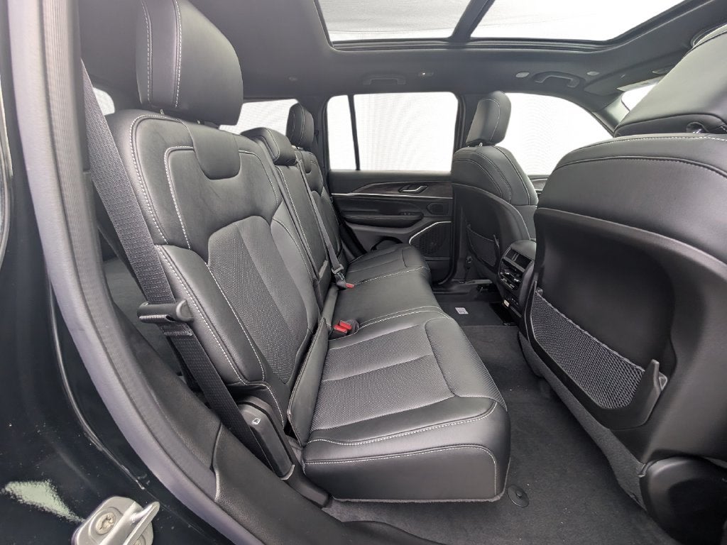 2027 Jeep Grand Cherokee GRAND CHEROKEE LIMITED RESERVE 4X4