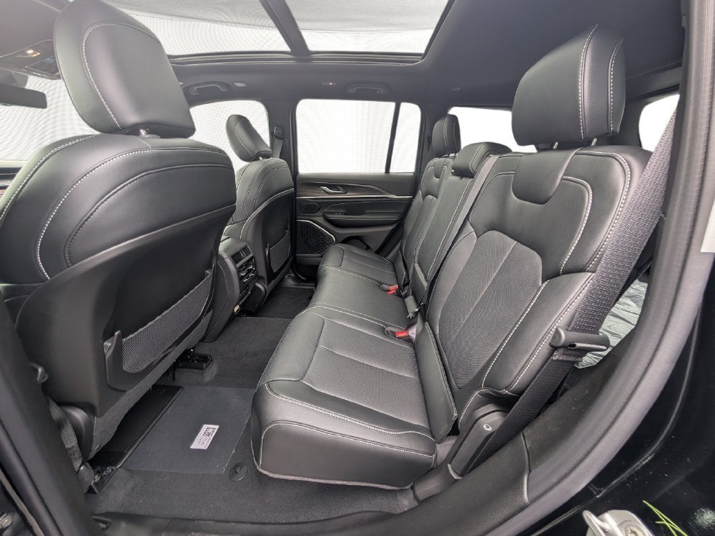 2027 Jeep Grand Cherokee GRAND CHEROKEE LIMITED RESERVE 4X4