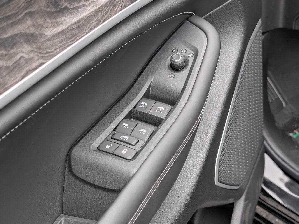 2027 Jeep Grand Cherokee GRAND CHEROKEE LIMITED RESERVE 4X4