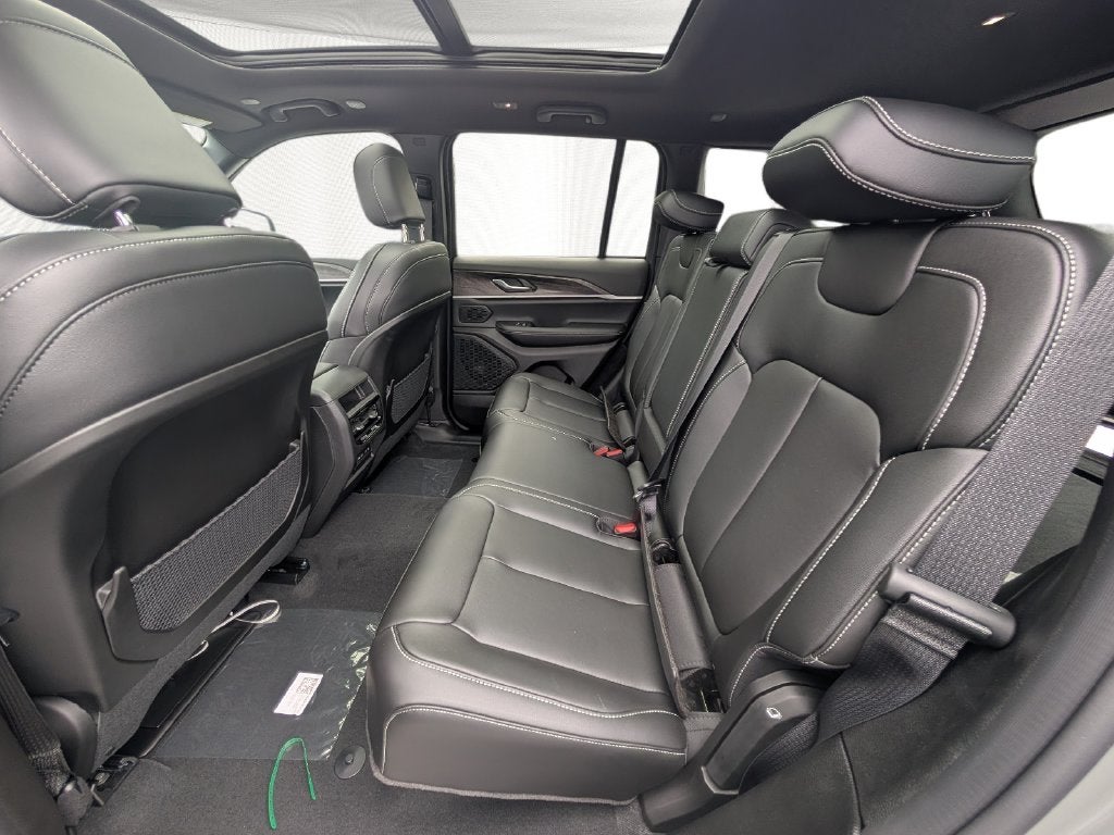 2027 Jeep Grand Cherokee GRAND CHEROKEE LIMITED 4X4