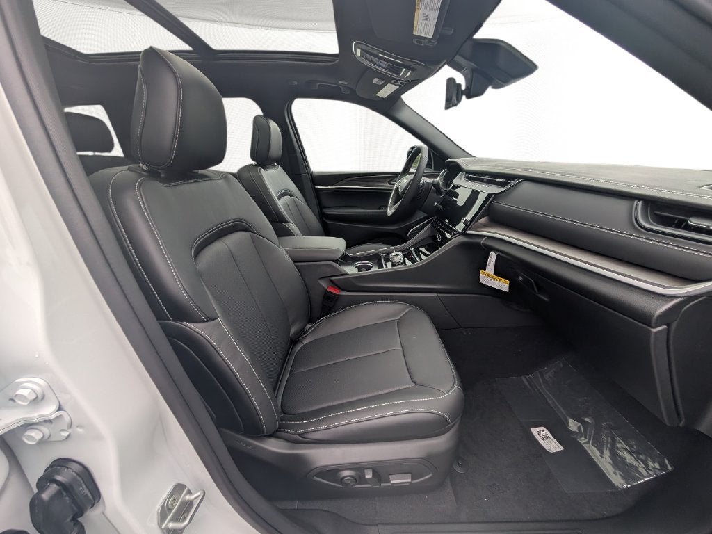 2027 Jeep Grand Cherokee GRAND CHEROKEE LIMITED RESERVE 4X4