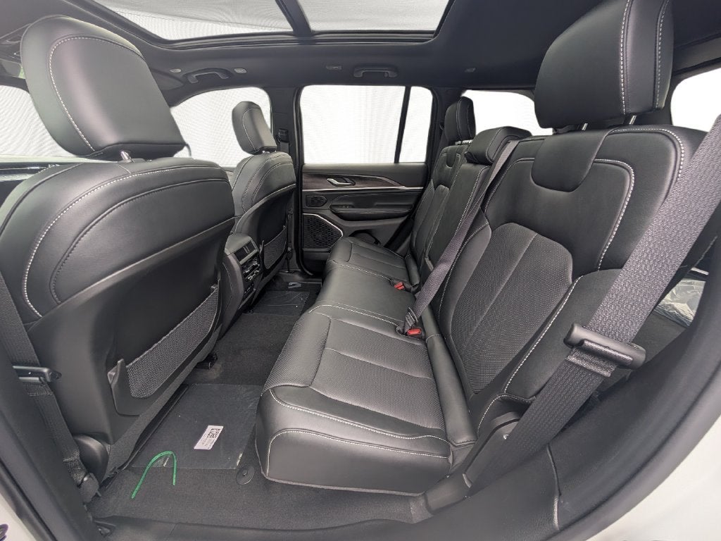 2027 Jeep Grand Cherokee GRAND CHEROKEE LIMITED RESERVE 4X4