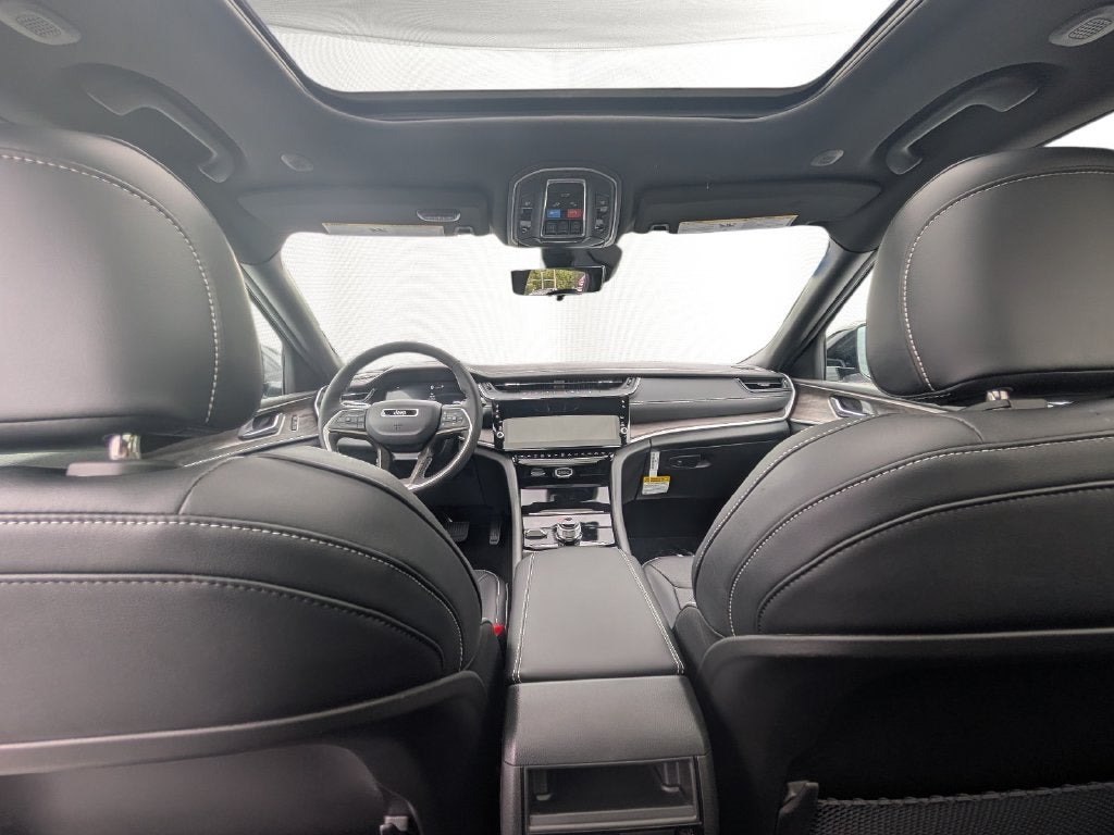 2027 Jeep Grand Cherokee GRAND CHEROKEE LIMITED RESERVE 4X4