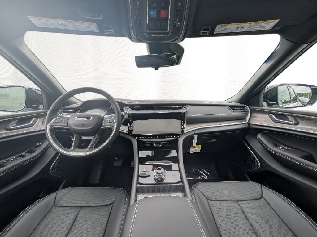 2027 Jeep Grand Cherokee GRAND CHEROKEE LIMITED RESERVE 4X4