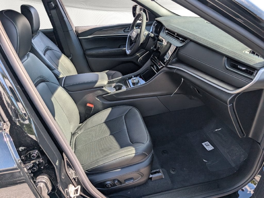 2027 Jeep Grand Cherokee GRAND CHEROKEE LIMITED RESERVE 4X4