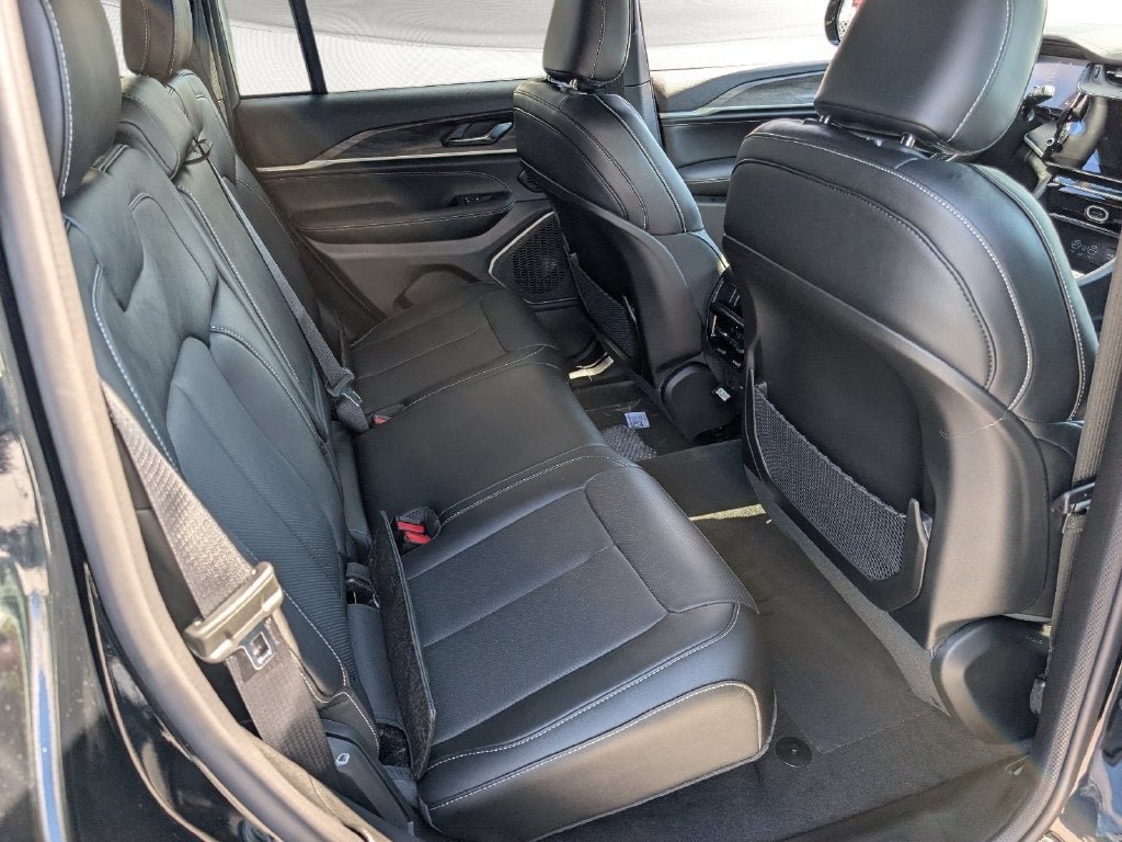 2027 Jeep Grand Cherokee GRAND CHEROKEE LIMITED RESERVE 4X4