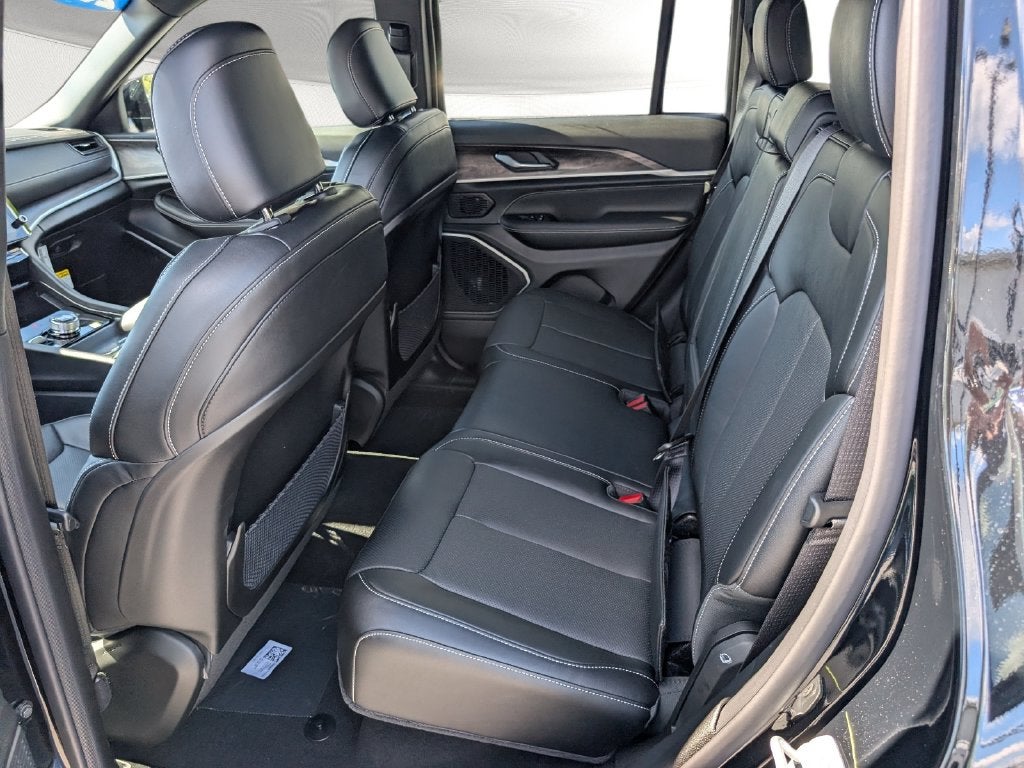 2027 Jeep Grand Cherokee GRAND CHEROKEE LIMITED RESERVE 4X4