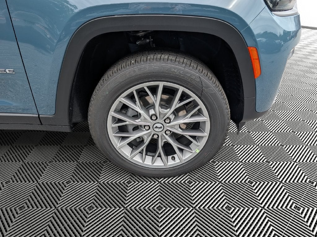 2027 Jeep Grand Cherokee GRAND CHEROKEE LIMITED 4X4