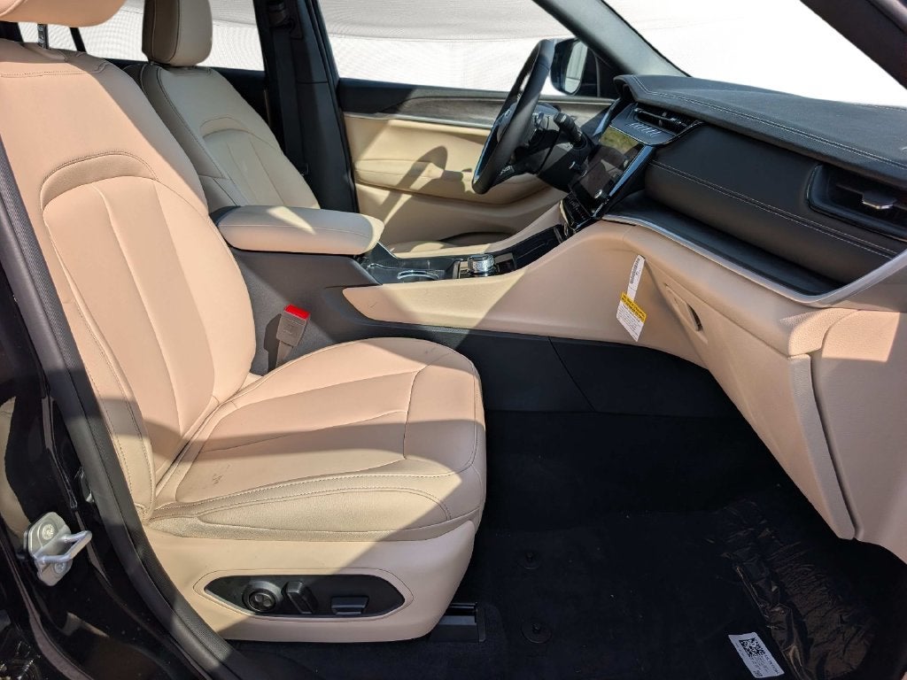 2027 Jeep Grand Cherokee GRAND CHEROKEE LIMITED 4X4