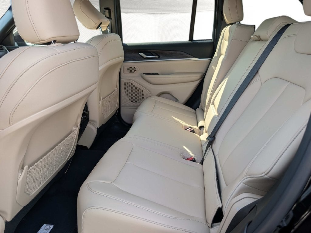 2027 Jeep Grand Cherokee GRAND CHEROKEE LIMITED 4X4