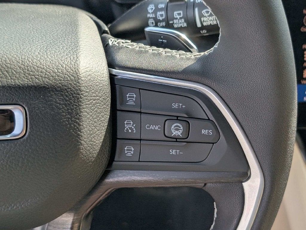 2027 Jeep Grand Cherokee GRAND CHEROKEE LIMITED 4X4
