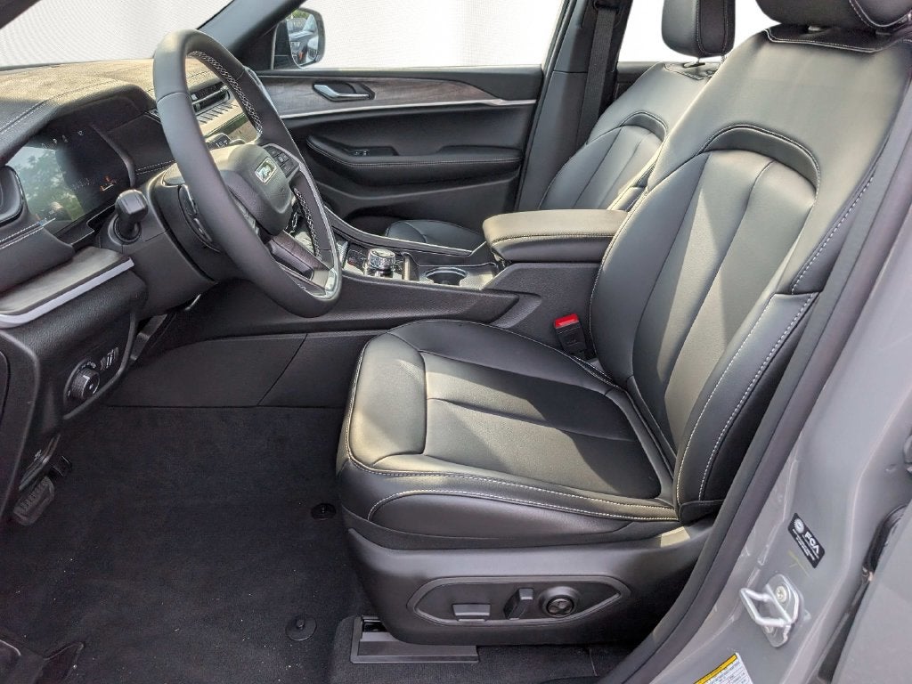 2027 Jeep Grand Cherokee GRAND CHEROKEE LIMITED 4X4