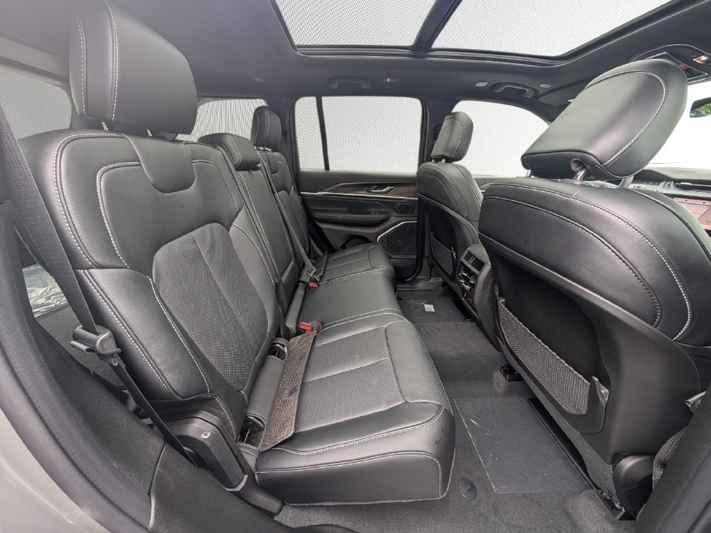 2027 Jeep Grand Cherokee GRAND CHEROKEE LIMITED RESERVE 4X4