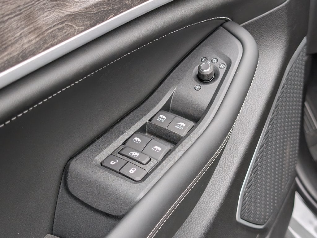 2027 Jeep Grand Cherokee GRAND CHEROKEE LIMITED RESERVE 4X4