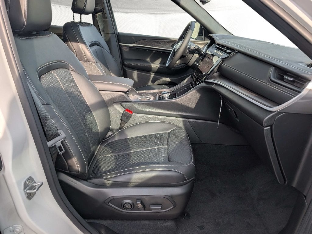 2027 Jeep Grand Cherokee GRAND CHEROKEE LIMITED RESERVE 4X4